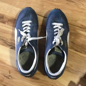 Men’s blue sneakers